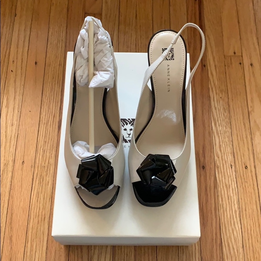 🌈HOST PICK🌈Anne Klein Black/Cream Patent Heels
